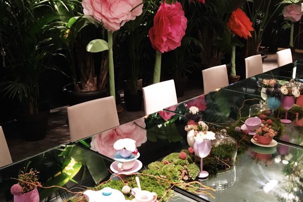 Decoración de mesa evento Alicia en el país de las maravillas