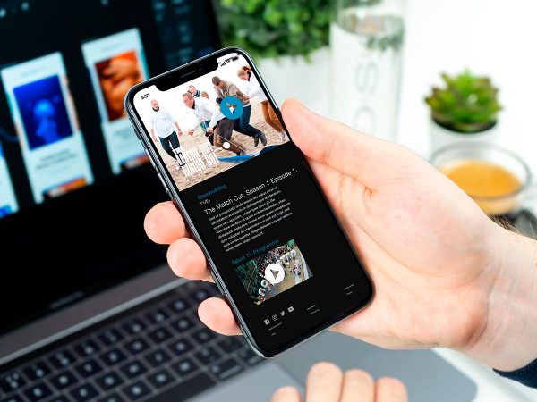 Free-Man-Holding-in-Hand-iPhone-X-Mockup-PSD